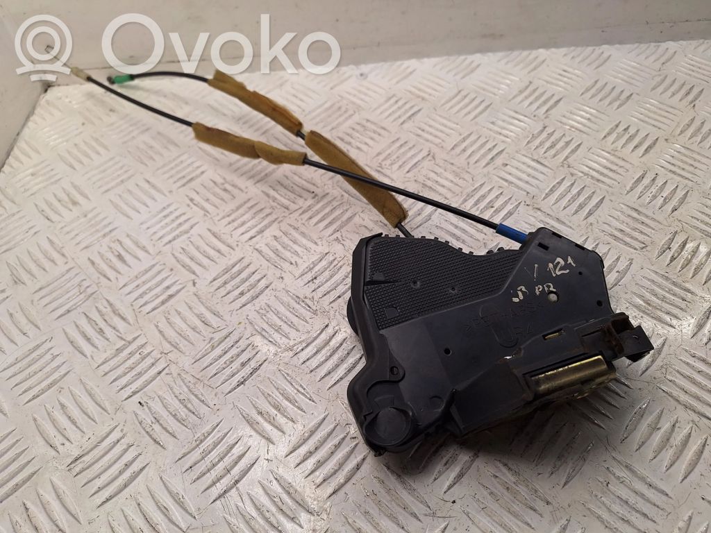 Toyota Corolla Verso AR10 Priekšpusē slēdzene 