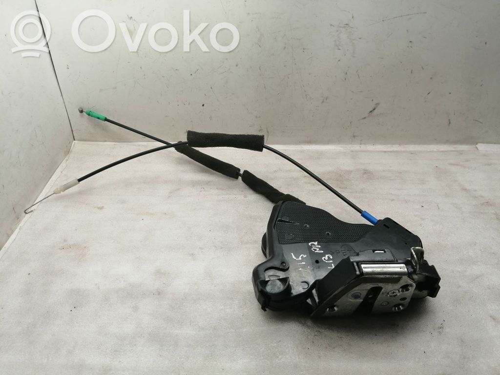 Toyota Corolla Verso AR10 Priekšpusē slēdzene 