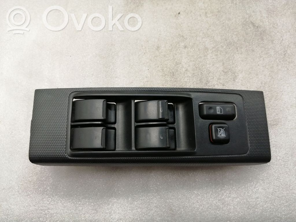 Toyota Corolla Verso AR10 Electric window control switch 