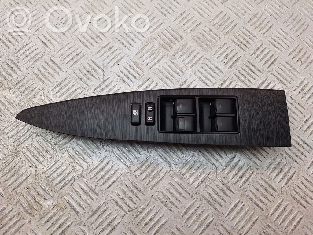 Toyota Avensis T270 Electric window control switch 