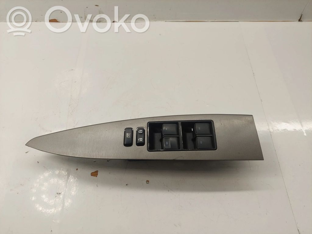 Toyota Avensis T270 Electric window control switch 