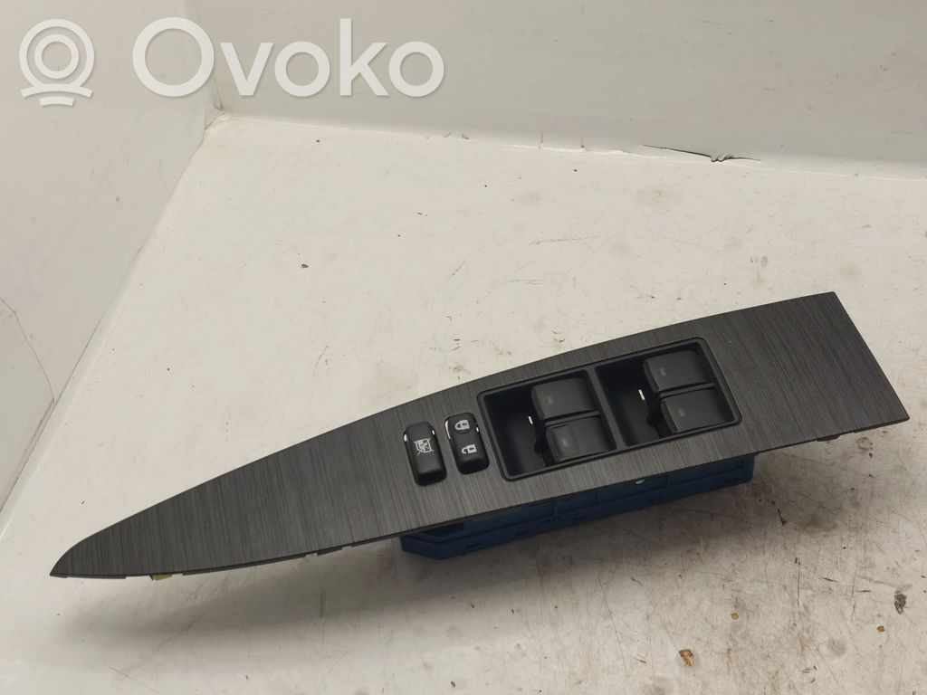 Toyota Avensis T270 Electric window control switch 