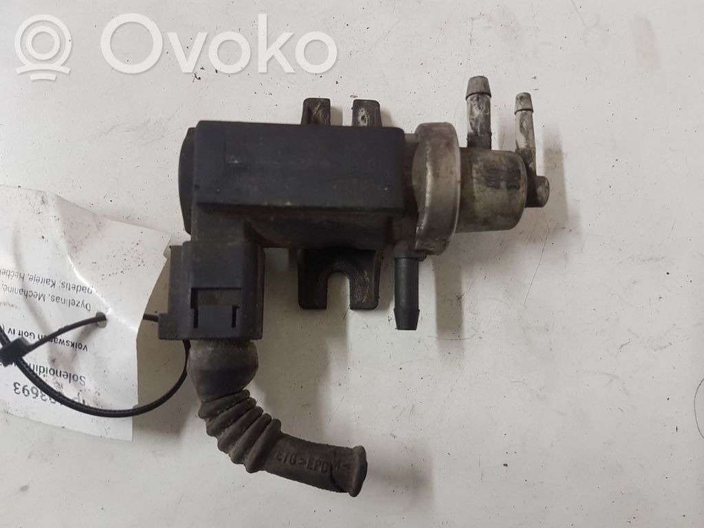 Volkswagen Golf IV Zawór podciśnienia / Elektrozawór turbiny 