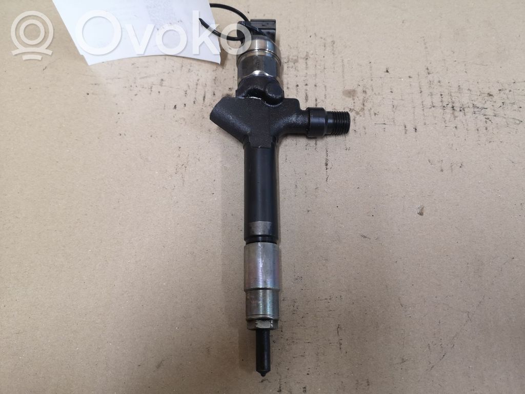 Mazda 5 Fuel injector 
