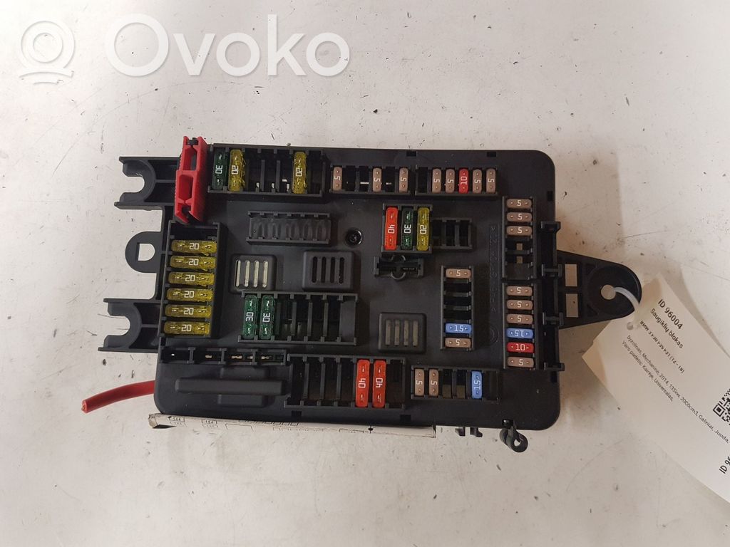 BMW 3 F30 F35 F31 Saugiklių blokas 