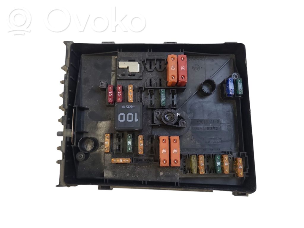 Ramka / Moduł bezpieczników   1K0937820B,1K0937819D,1K0937814F,01718130,1K0937800AD,1K0937804G