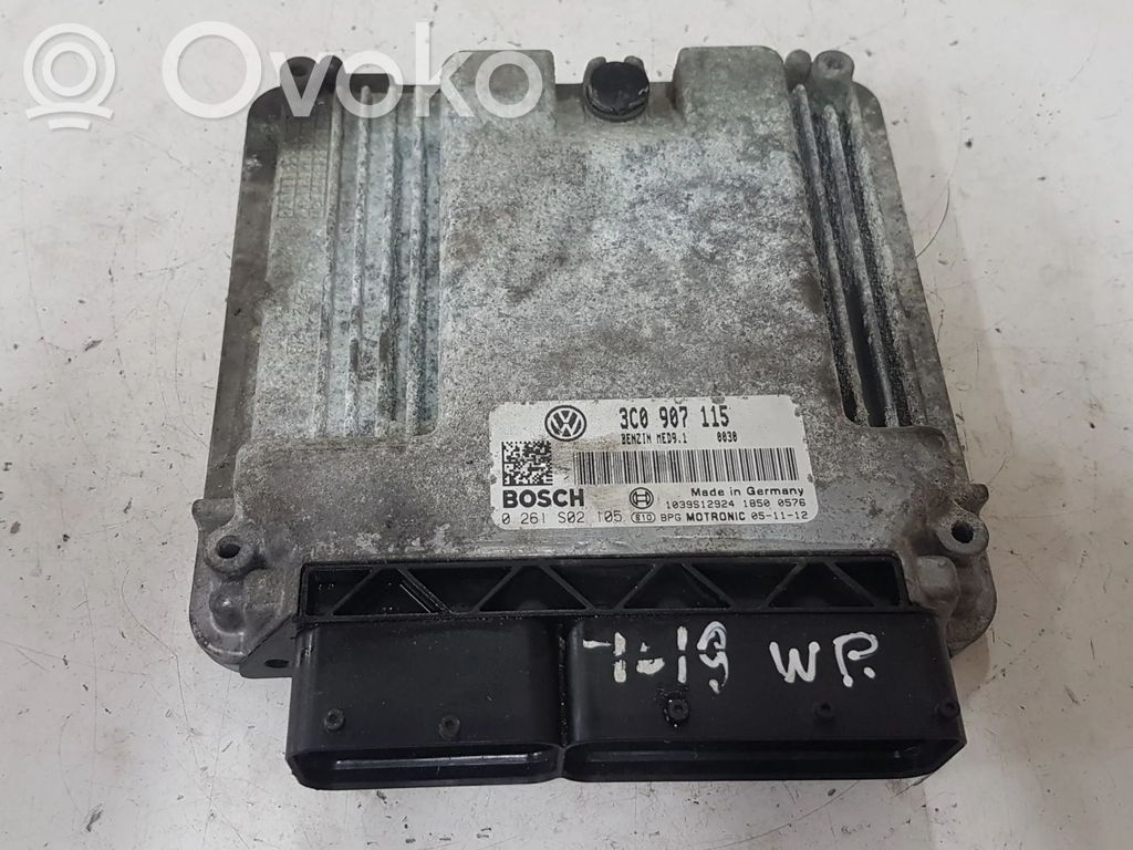 Volkswagen PASSAT B6 Engine control unit/module 