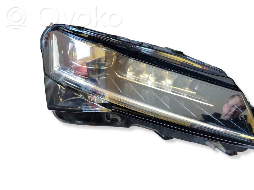 Skoda Superb B8 (3V) Faro/fanale 