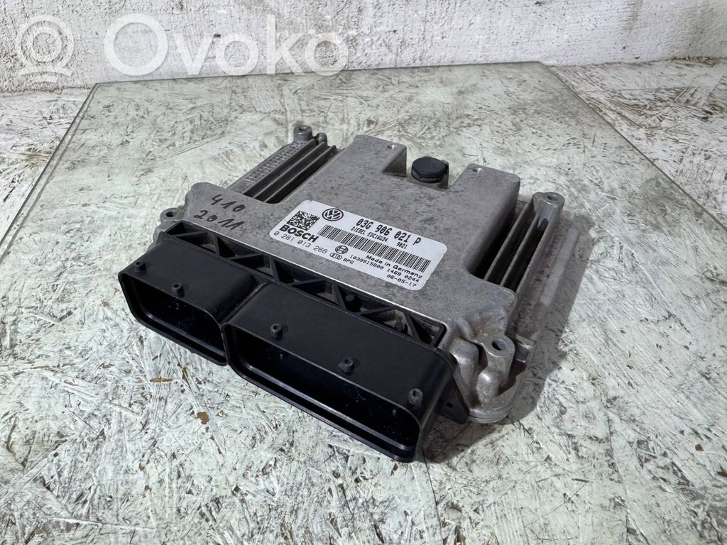Volkswagen Touran I Engine control unit/module 