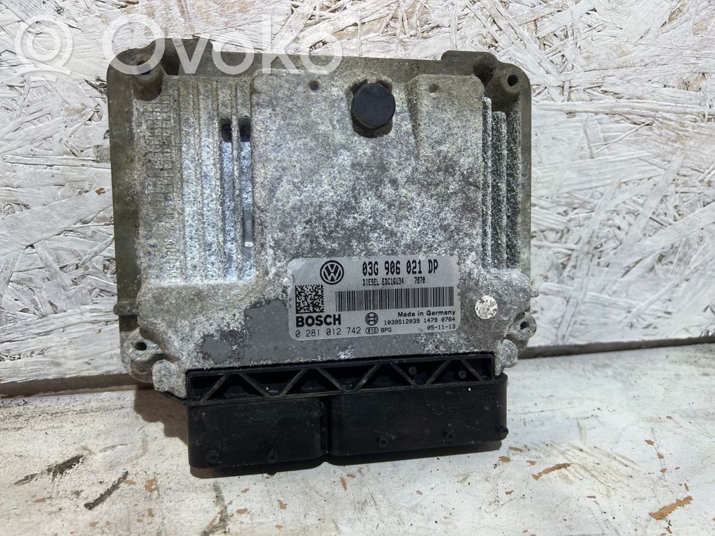 Volkswagen PASSAT B6 Engine control unit/module 