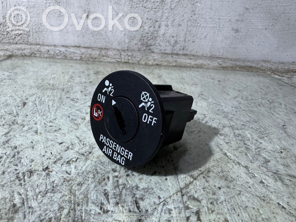 Opel Astra K Passenger airbag on/off switch 