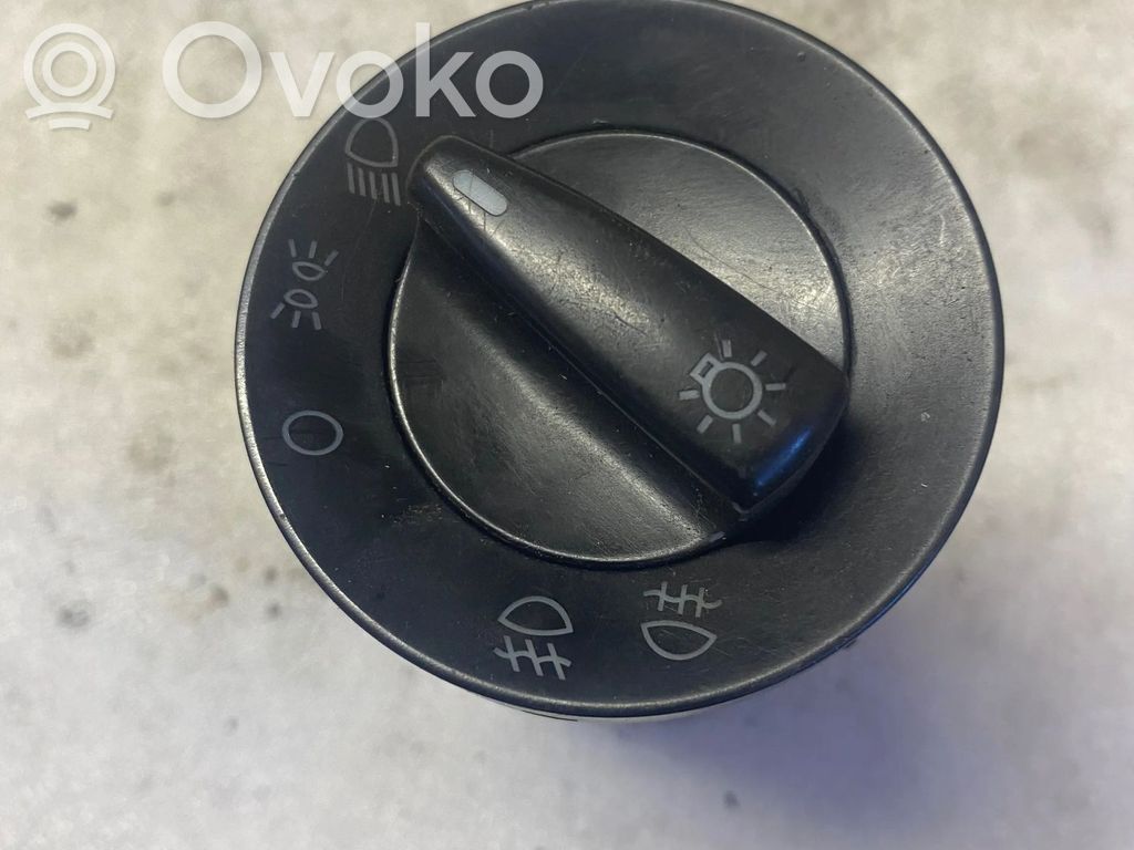 Volkswagen PASSAT B5.5 Light switch 