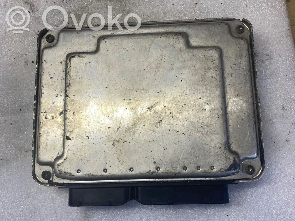 Volkswagen PASSAT B5.5 Engine control unit/module 
