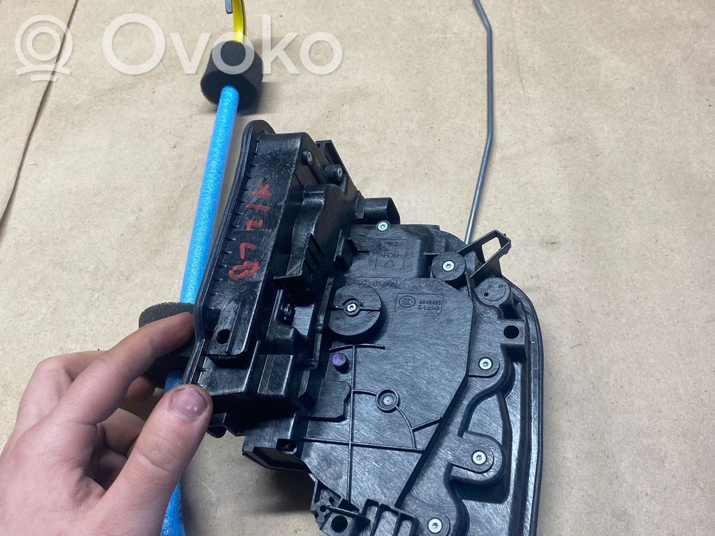 BMW 2 F46 Încuietoare ușă spate 