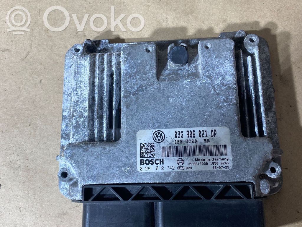 Volkswagen PASSAT B6 Engine control unit/module 
