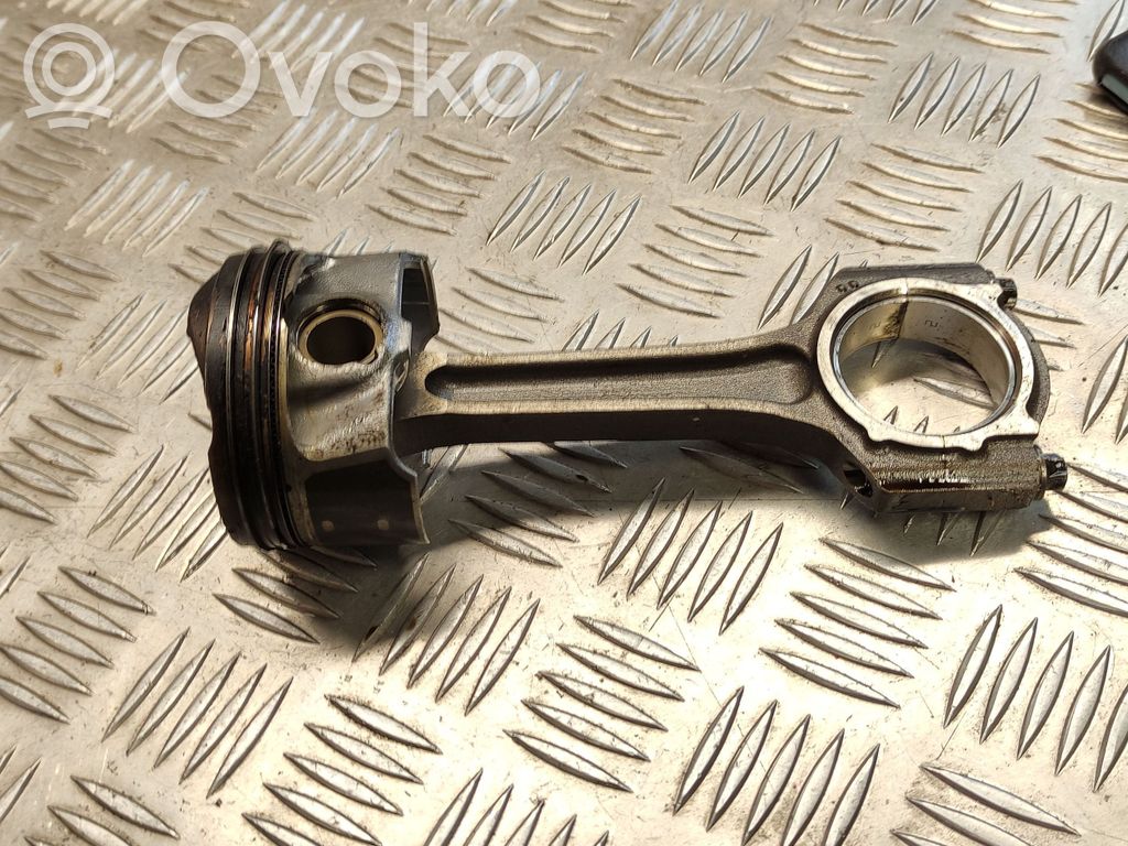 Ford Fiesta Piston with connecting rod 