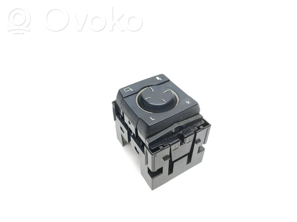 Lexus UX Wing mirror switch 