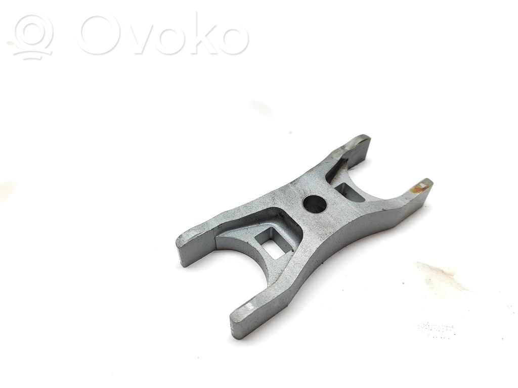 Audi A5 Sportback 8TA Abrazadera del inyector de combustible 