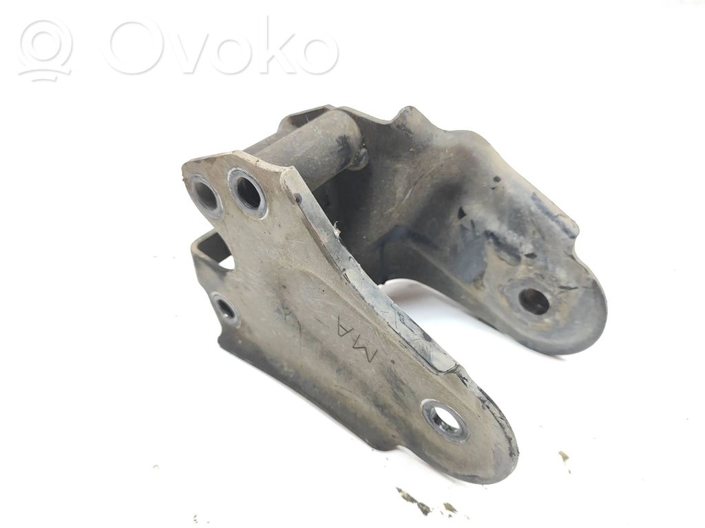 Engine mounting bracket