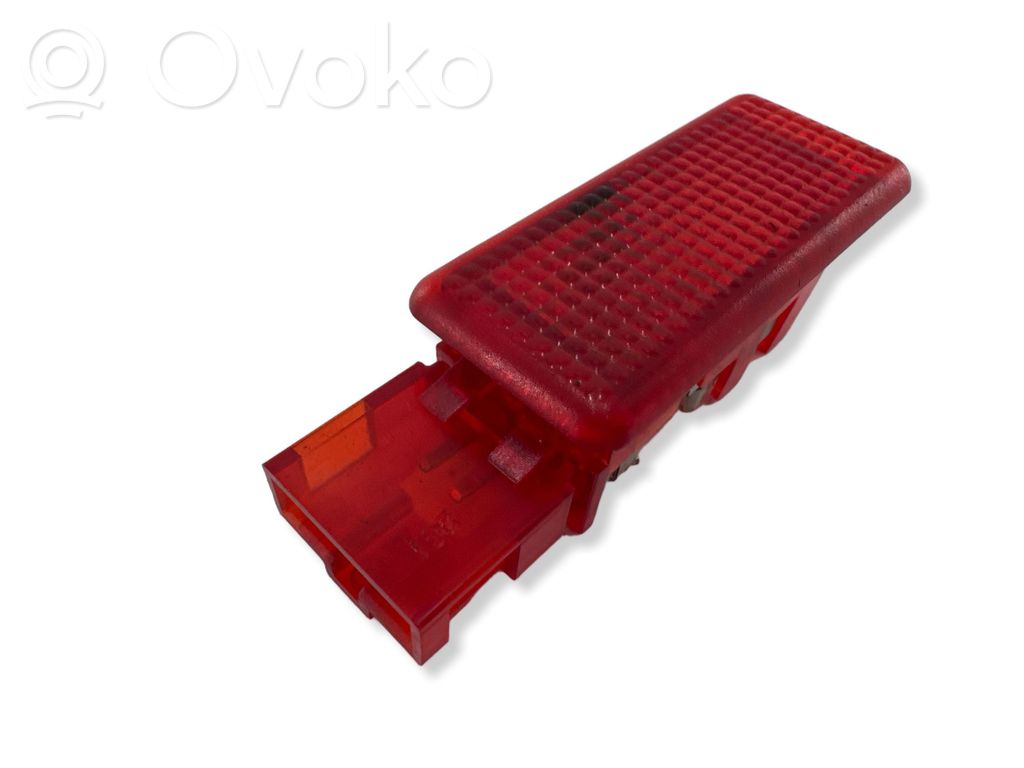 Priekinių vietų apšvietimo žibintas   7L6947411A
