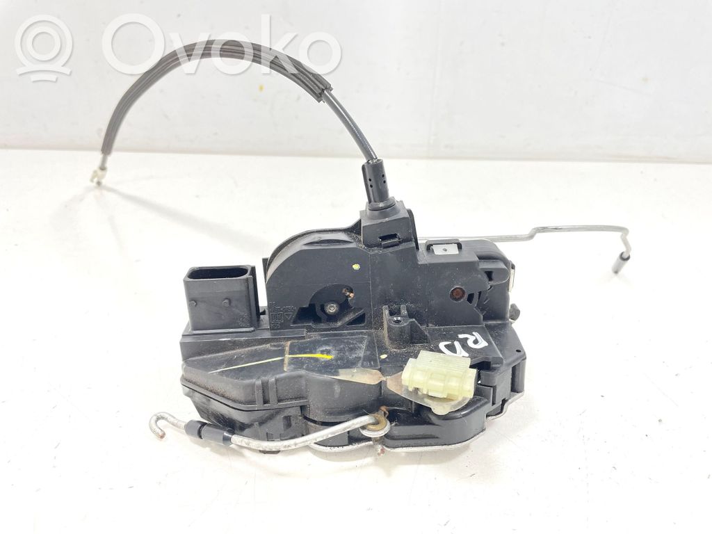 Opel Insignia A Front door lock 