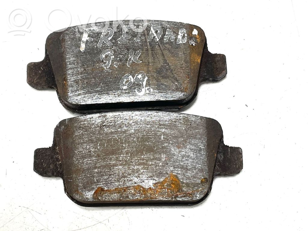 Klocki hamulcowe tylne   1256001882SN16,90R011181678,PPD153261K09,647325