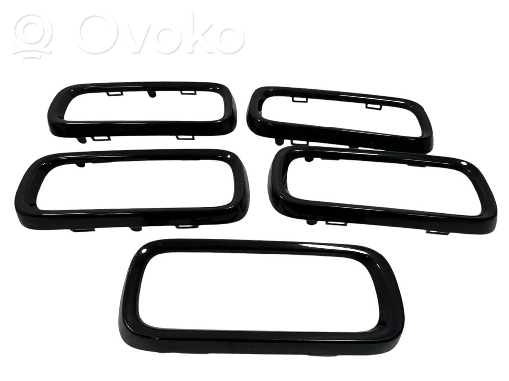 Front bumper upper radiator grill