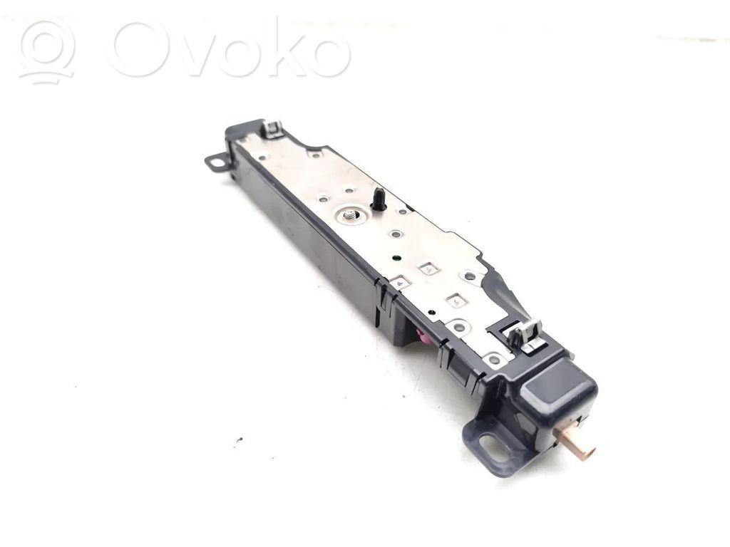 Tesla Model Y Aerial antenna amplifier 