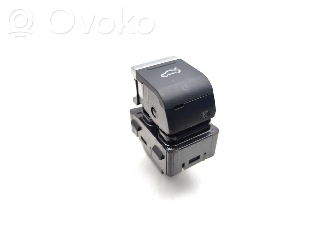 Audi Q4 e-tron Tailgate opening switch 