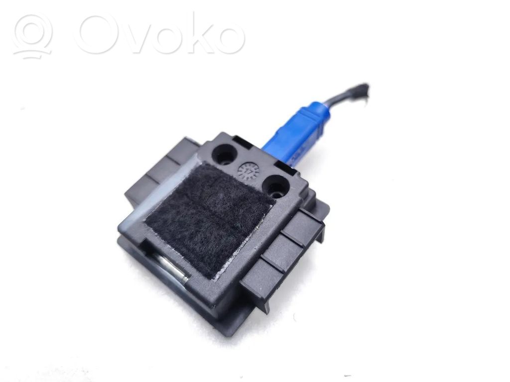 Peugeot 5008 II Aerial antenna amplifier 