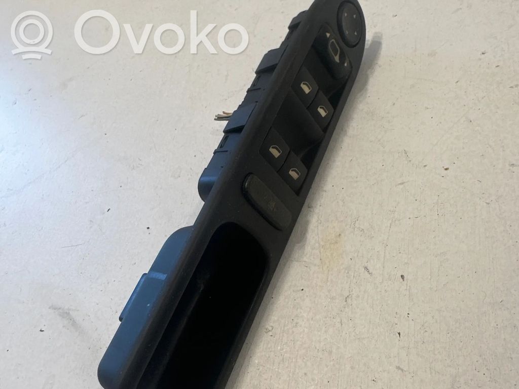Peugeot 307 Electric window control switch 