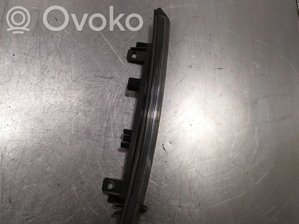 Renault Zoe Third/center stoplight 