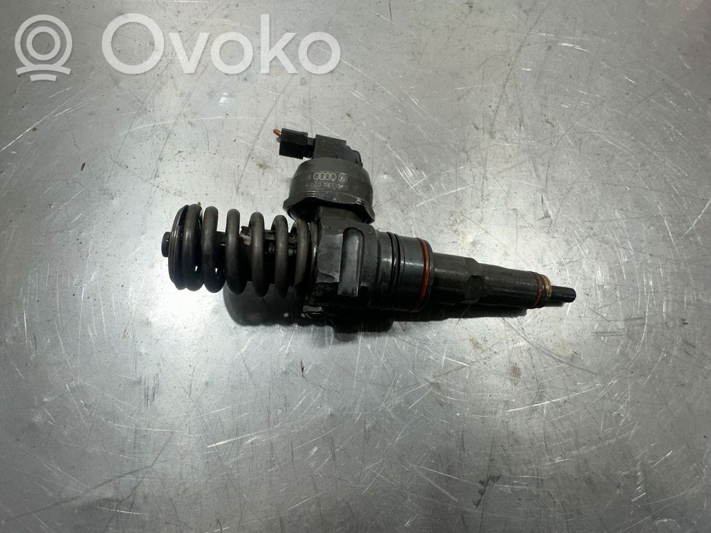 Volkswagen PASSAT B5.5 Polttoainesuutin 