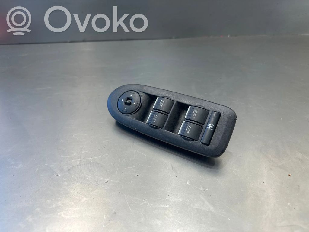 Ford C-MAX I Electric window control switch 
