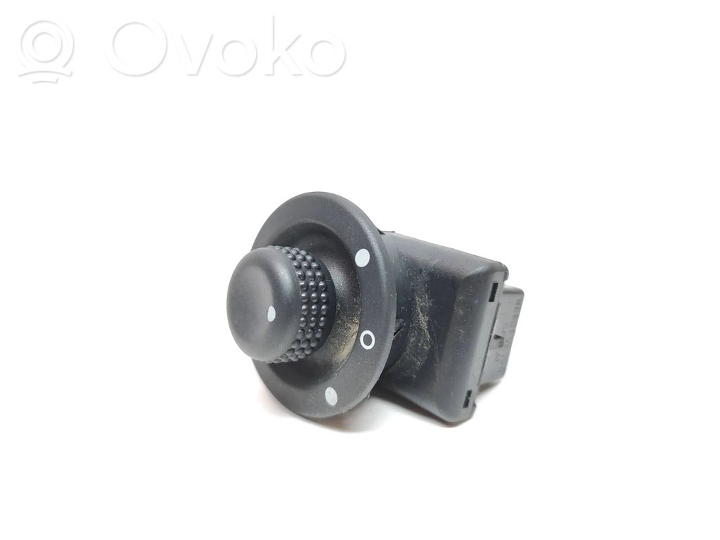 Renault Trafic III (X82) Wing mirror switch 