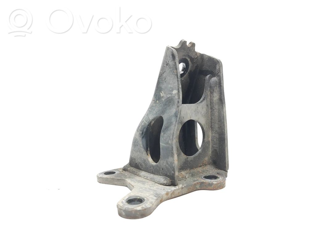 Engine mounting bracket