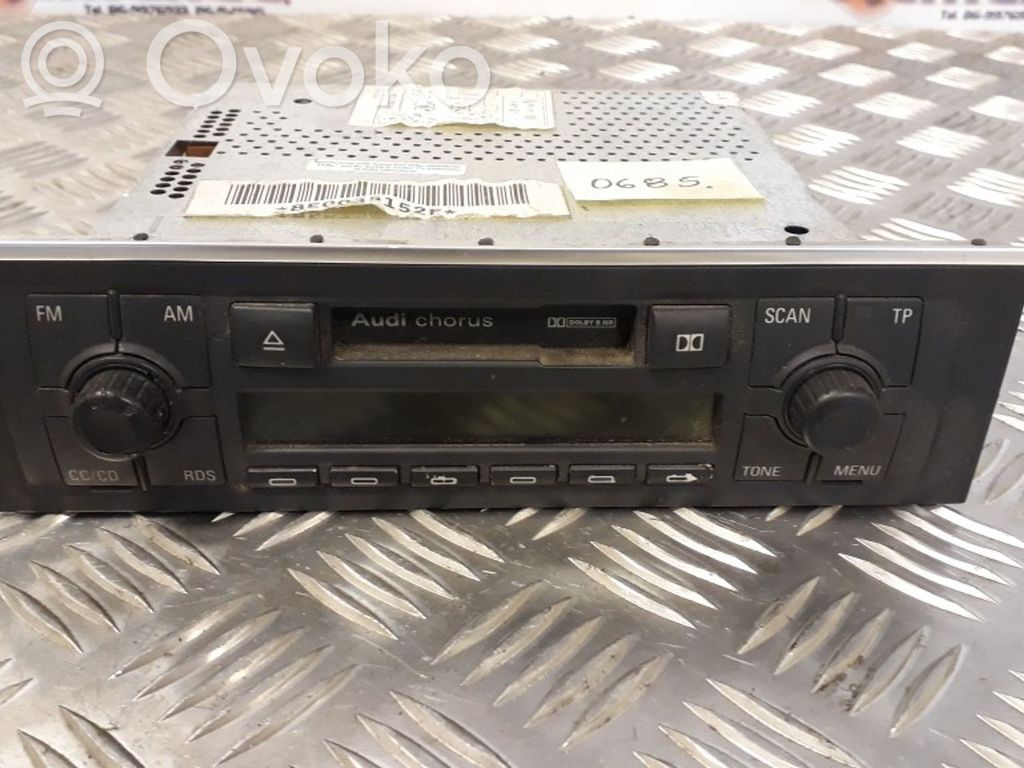 Audi A4 S4 B6 8E 8H Panel / Radioodtwarzacz CD/DVD/GPS