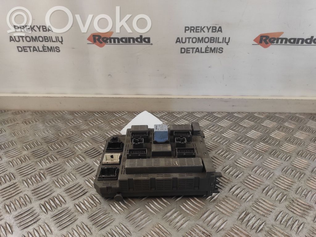 Peugeot 607 Fuse module 