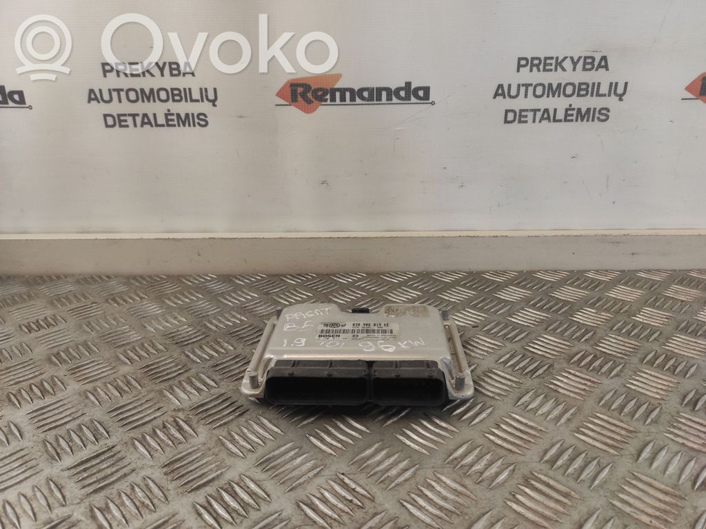 Volkswagen PASSAT B5 Engine control unit/module 