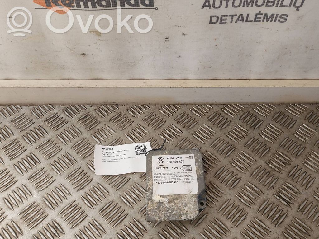 Volkswagen PASSAT B5 Airbag control unit/module 