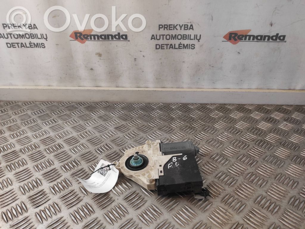 Volkswagen PASSAT B6 Moteur de lève-vitre de porte avant 