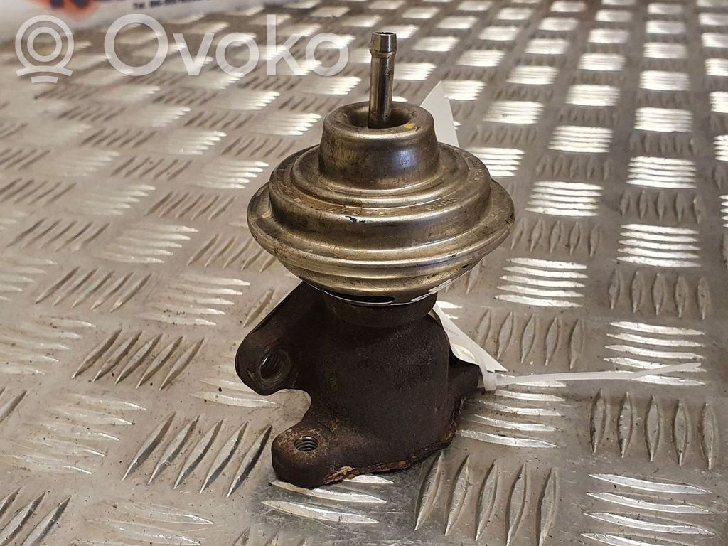 Volkswagen PASSAT B5 EGR valve 