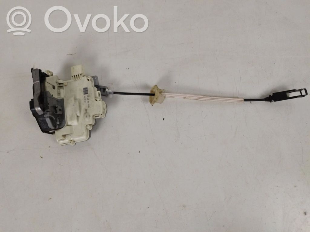 Volkswagen Touareg II Front door lock 