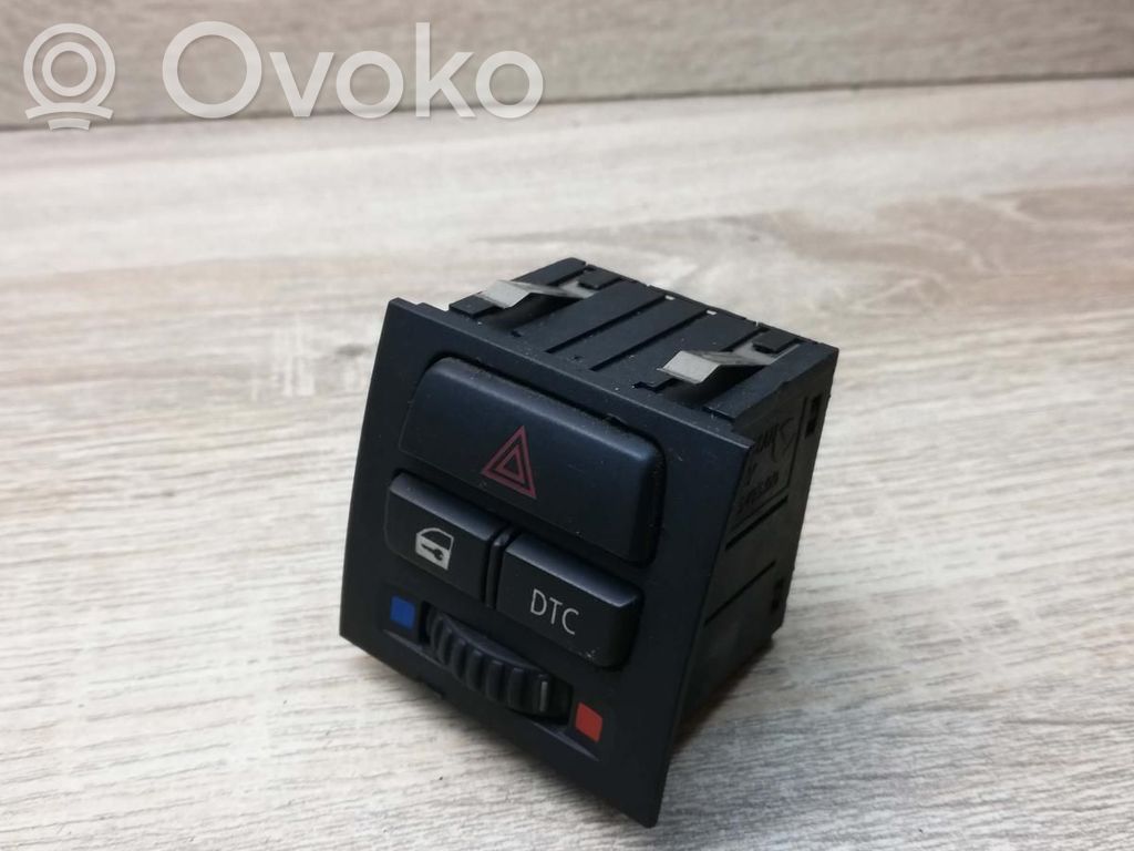 Hazard light switch   6945652