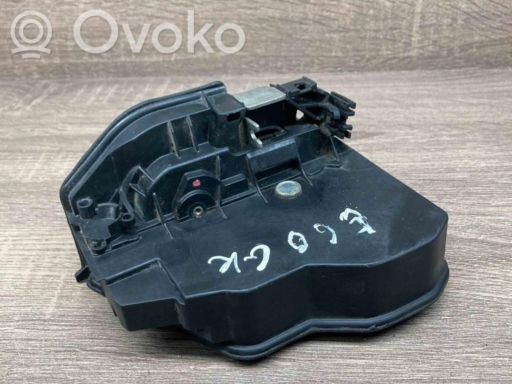 Rear door lock   7202147