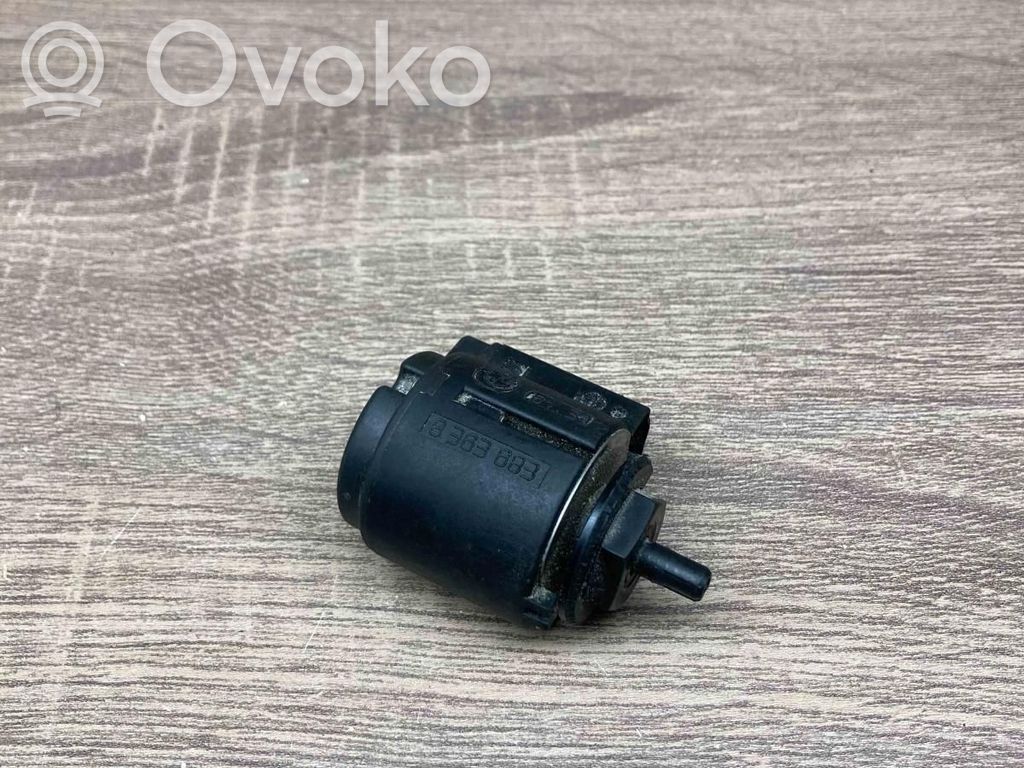 Light switch   530893,8363683