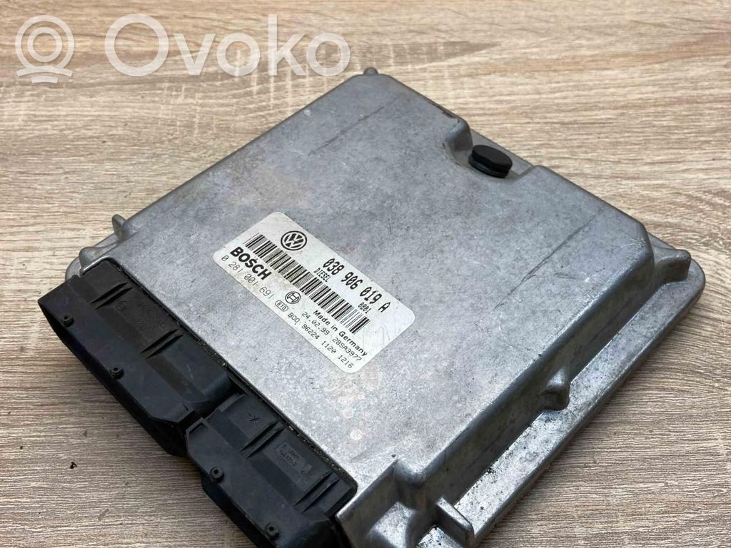 Volkswagen PASSAT B5 Engine control unit/module ECU 