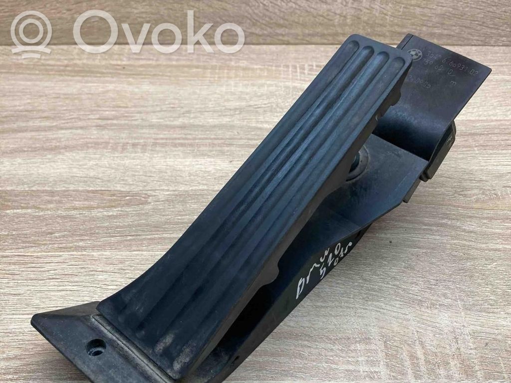 Accelerator throttle pedal   6766931