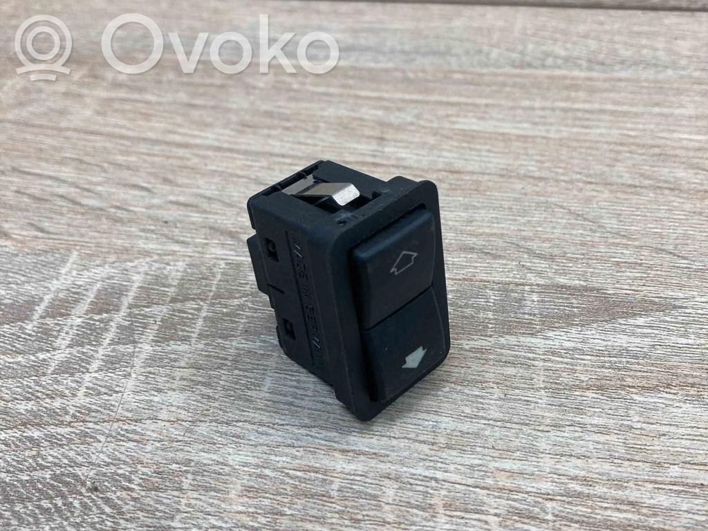 Electric window control switch   8368974