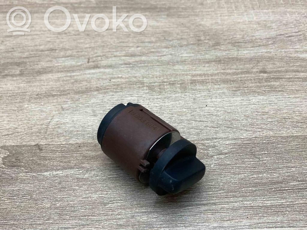 Light switch   8363684,549392022